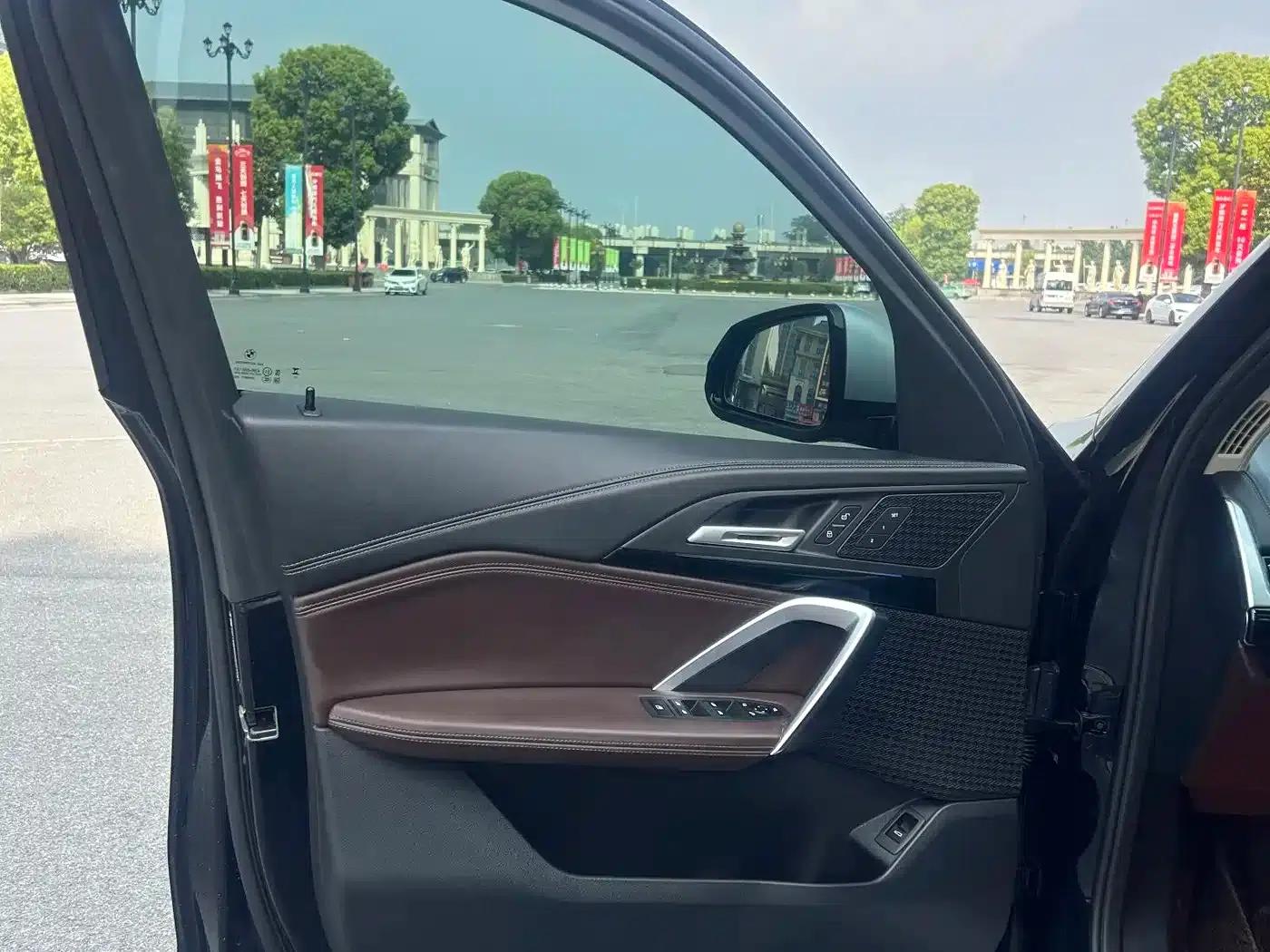 2023 BMW X1 sDrive20Li X Design Package — миниатюра 4