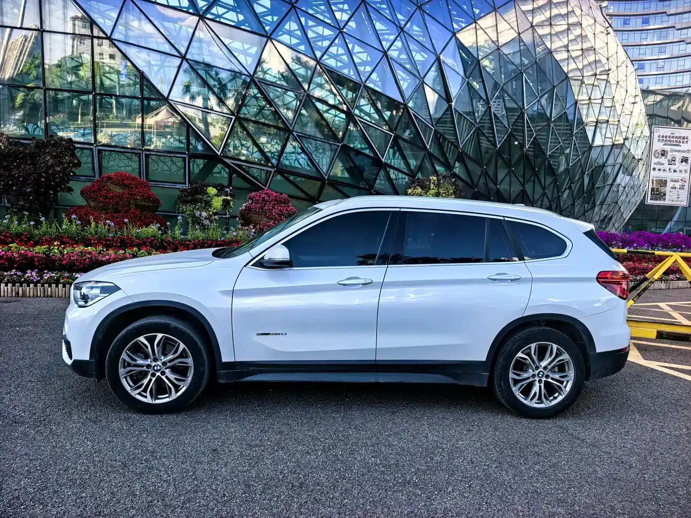 BMW X1 2018 sDrive20Li Leading Edition — миниатюра 3
