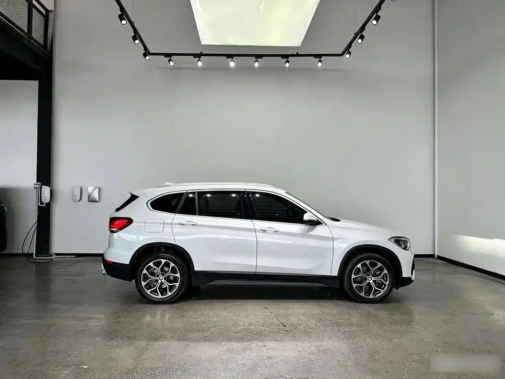 BMW X1 2022 sDrive25Li Leading Edition — миниатюра 8