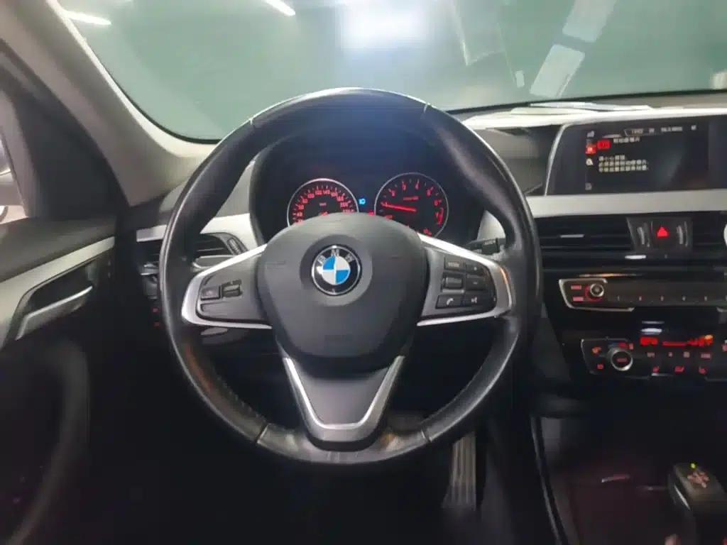 BMW X1 2016 sDrive18Li Premium — миниатюра 11