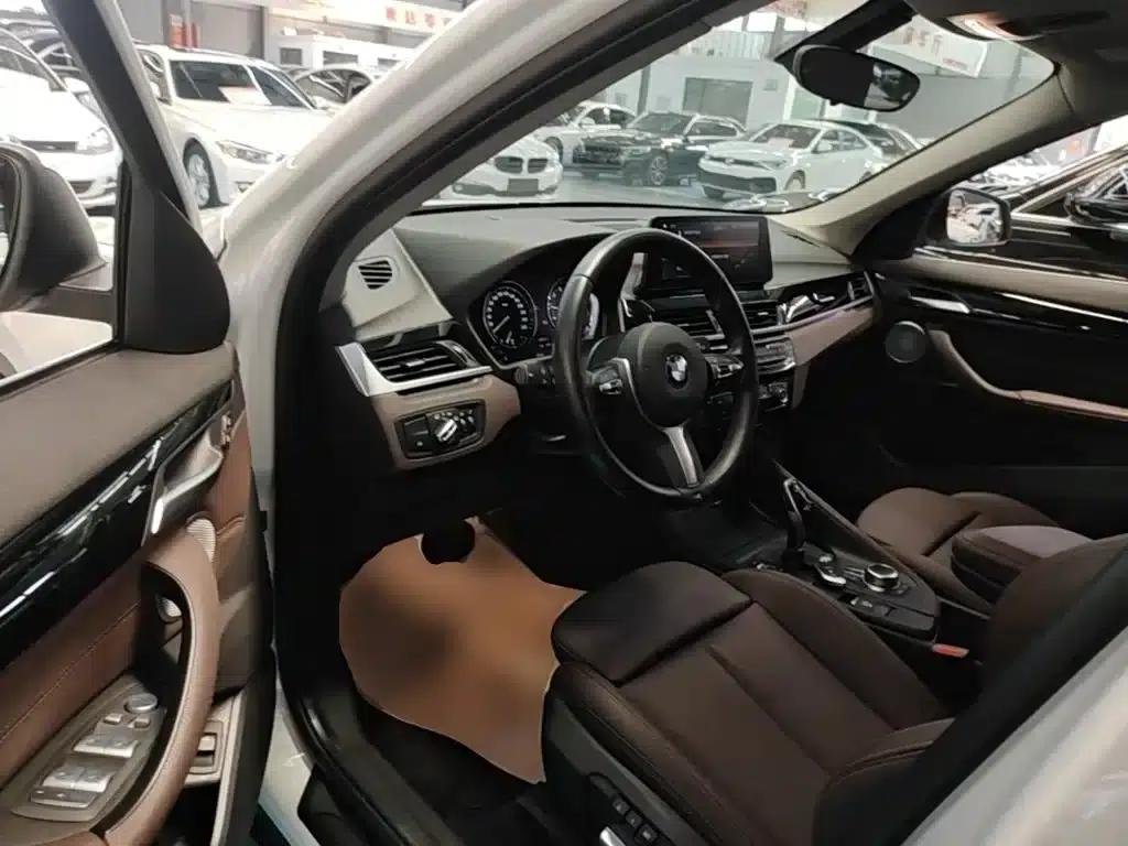 BMW X1 2022 sDrive25Li Leading Edition — миниатюра 15
