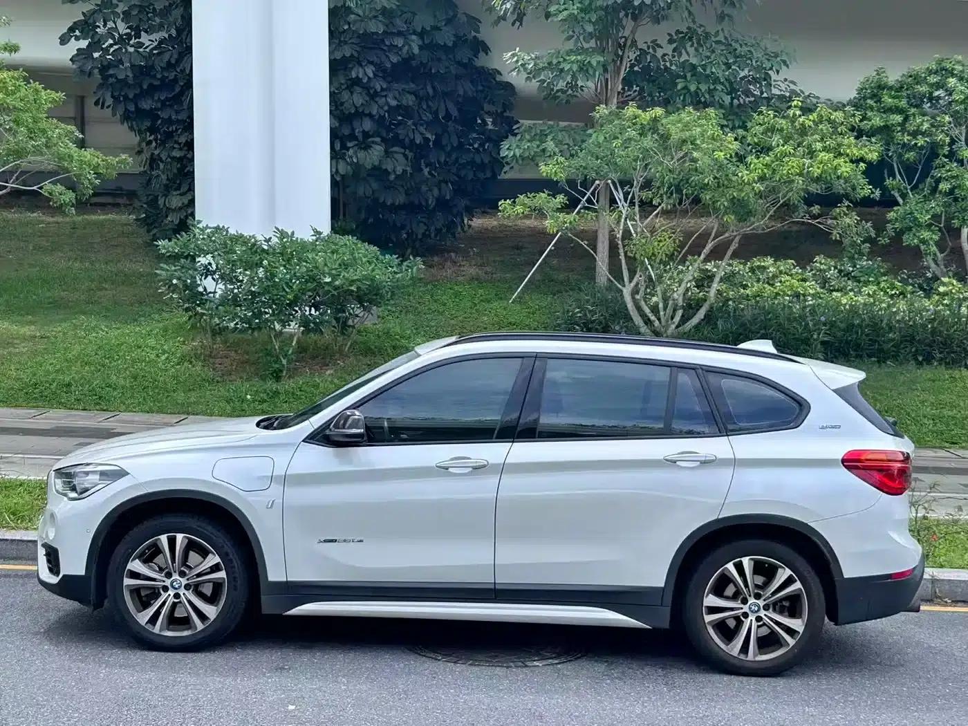 BMW X1 PHEV 2018 xDrive25Le Luxury — миниатюра 4