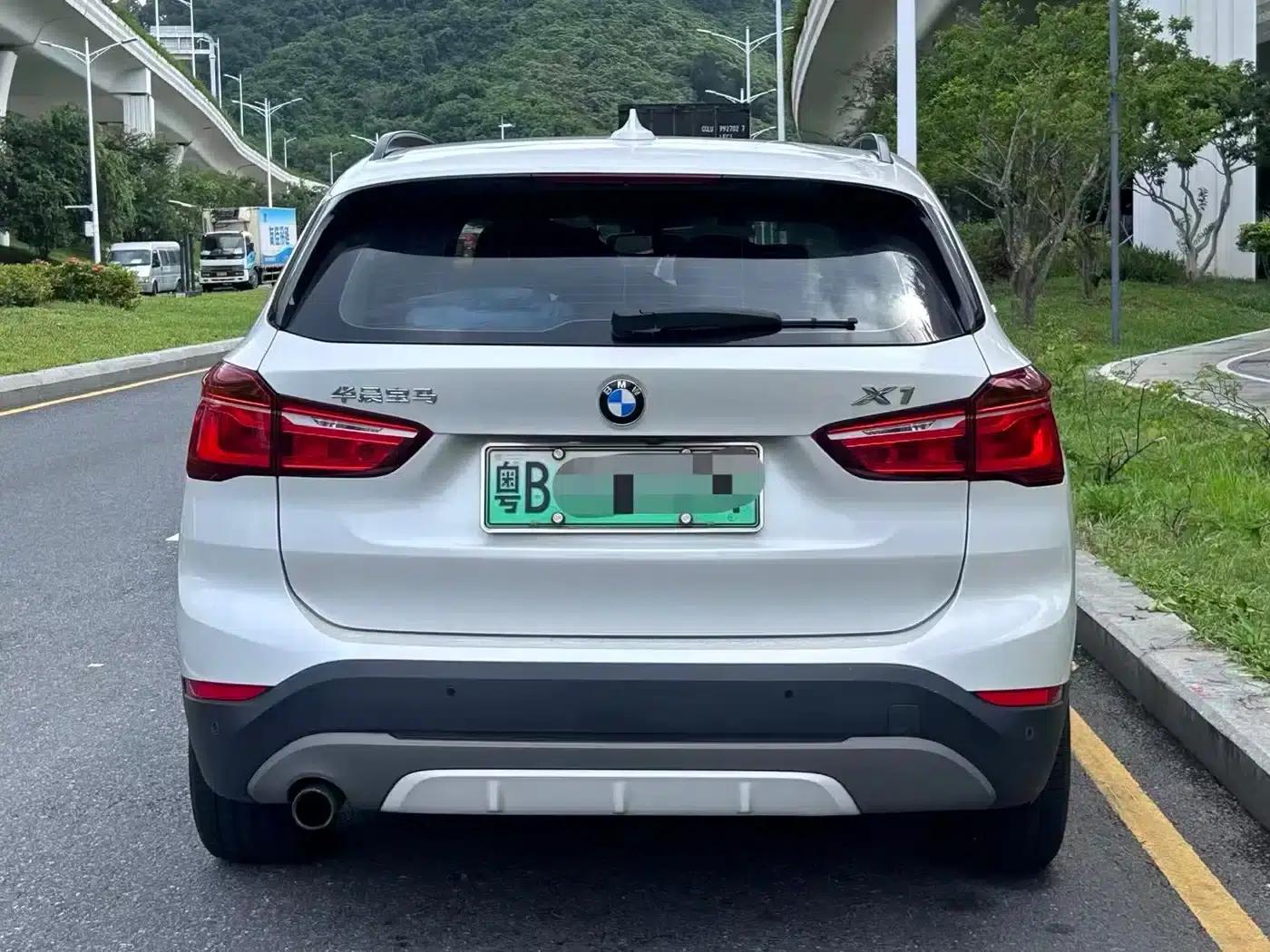 BMW X1 PHEV 2018 xDrive25Le Luxury — миниатюра 6