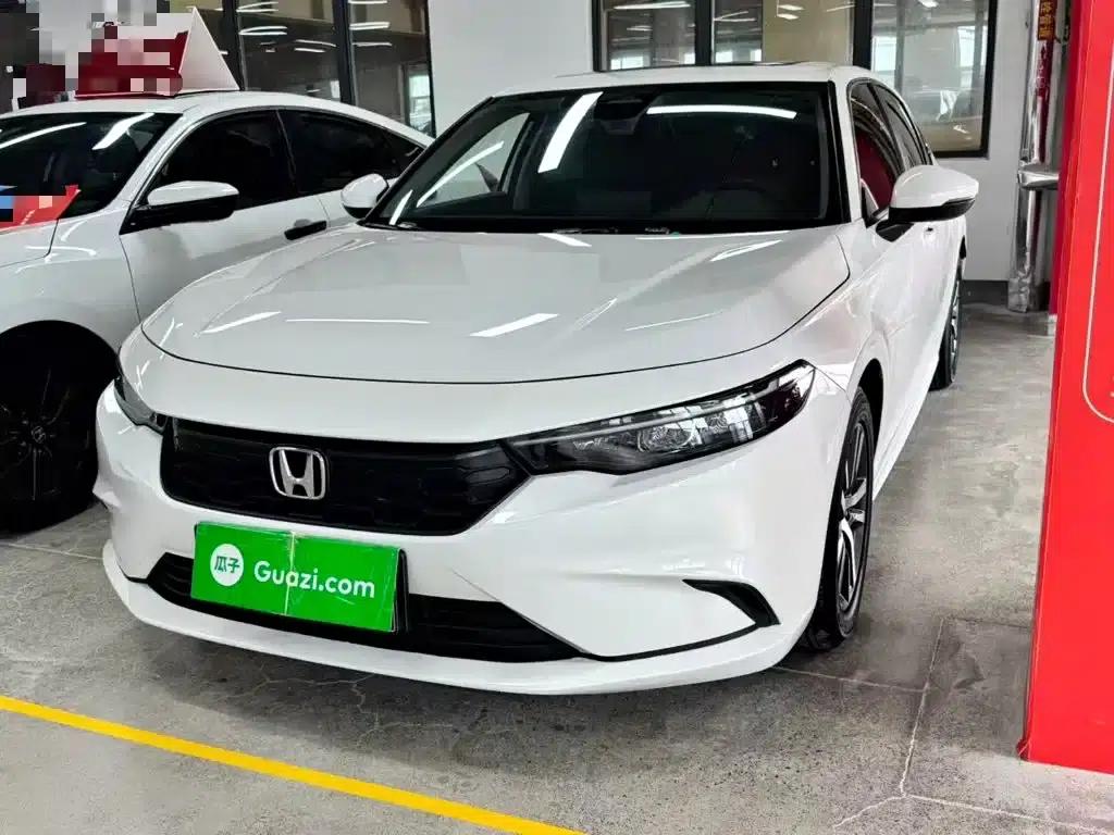 Stylish 2023 240TURBO CVT Leading Edition — миниатюра 1