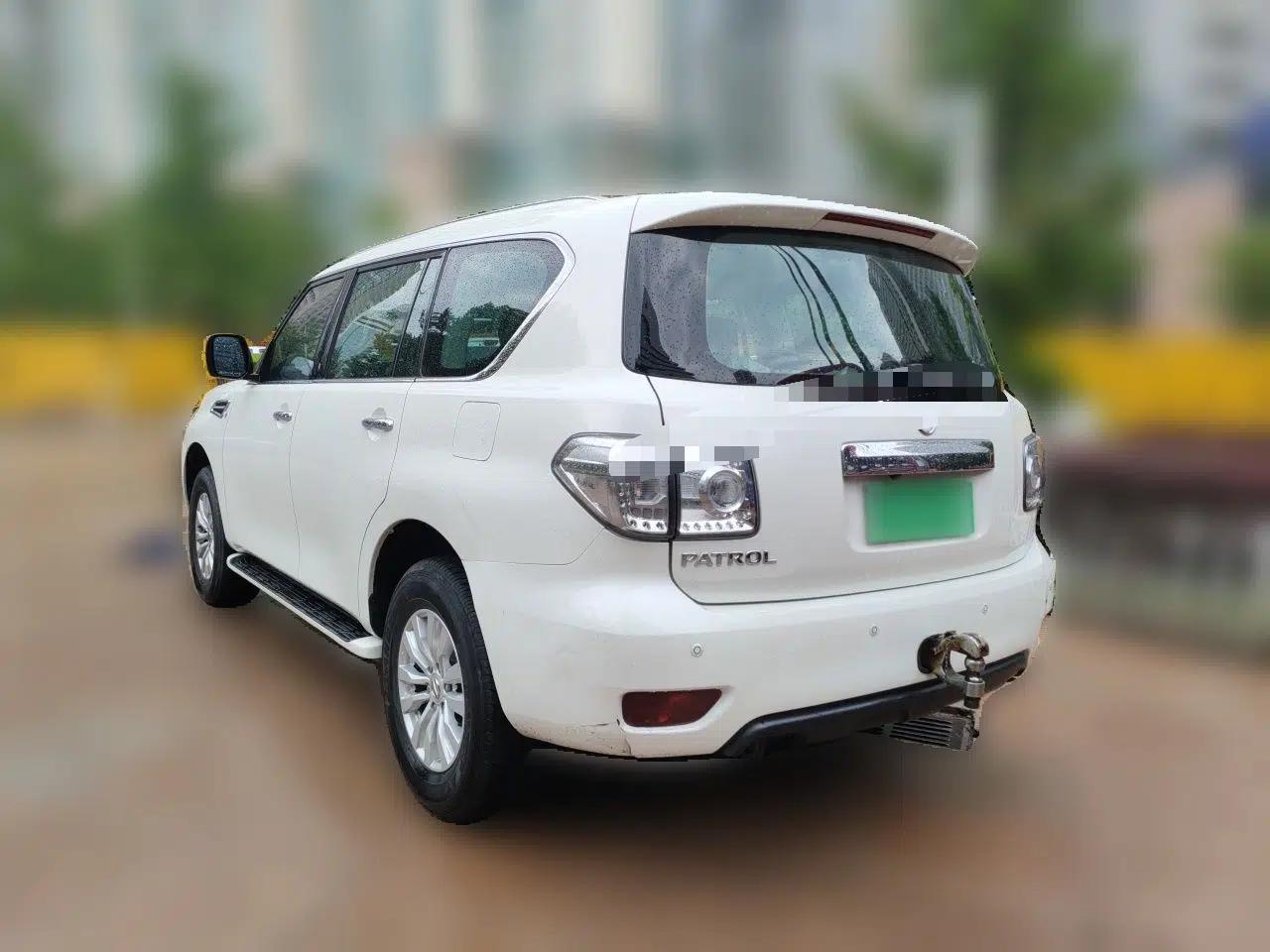Nissan Patrol 2018 Nissan Patrol, Automatic, 4.0-liter, Seven-Seater, Gasoline Version — миниатюра 4