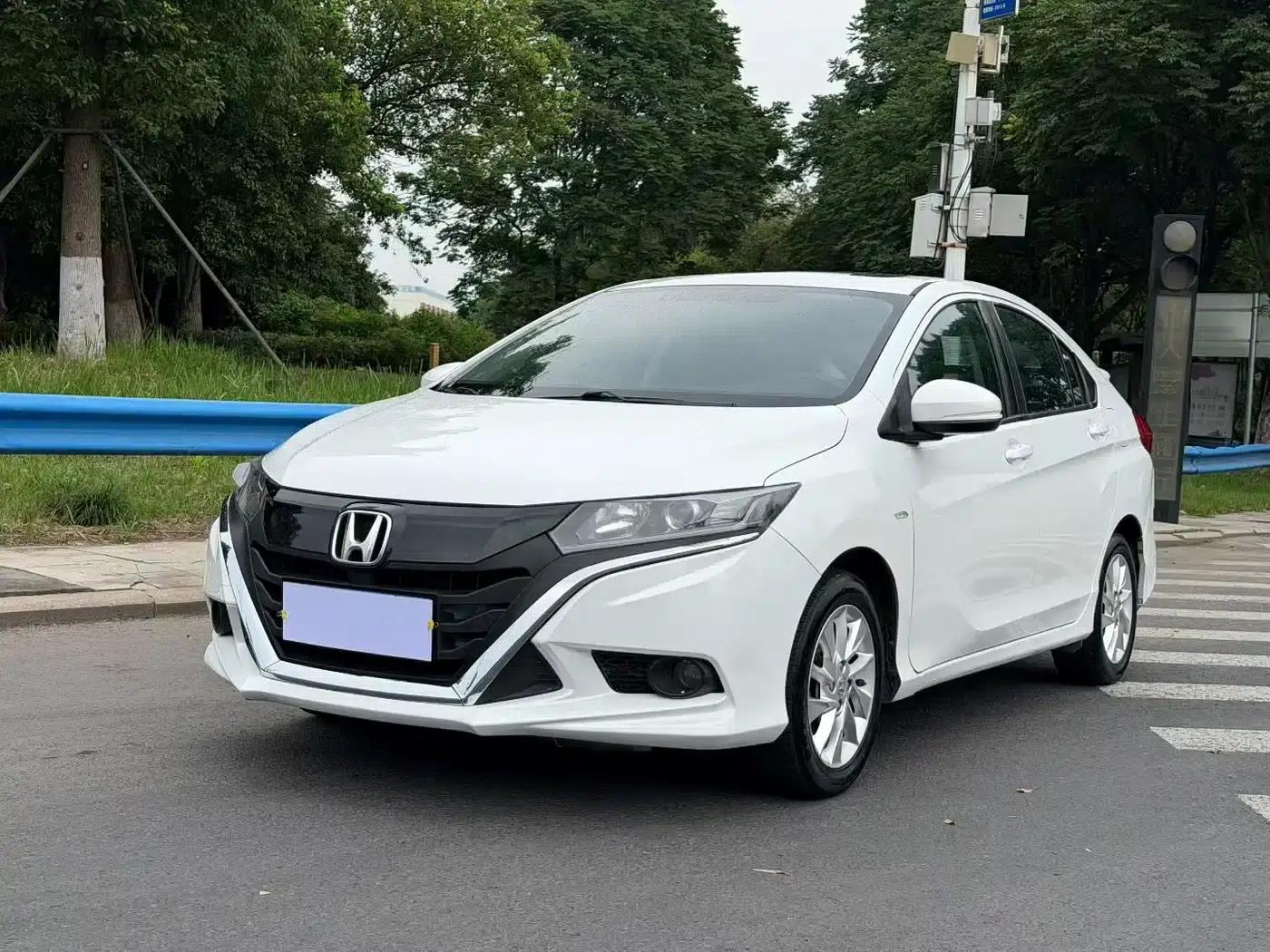 2017 Honda Crider 1.5L CVT Comfort Edition — миниатюра 1