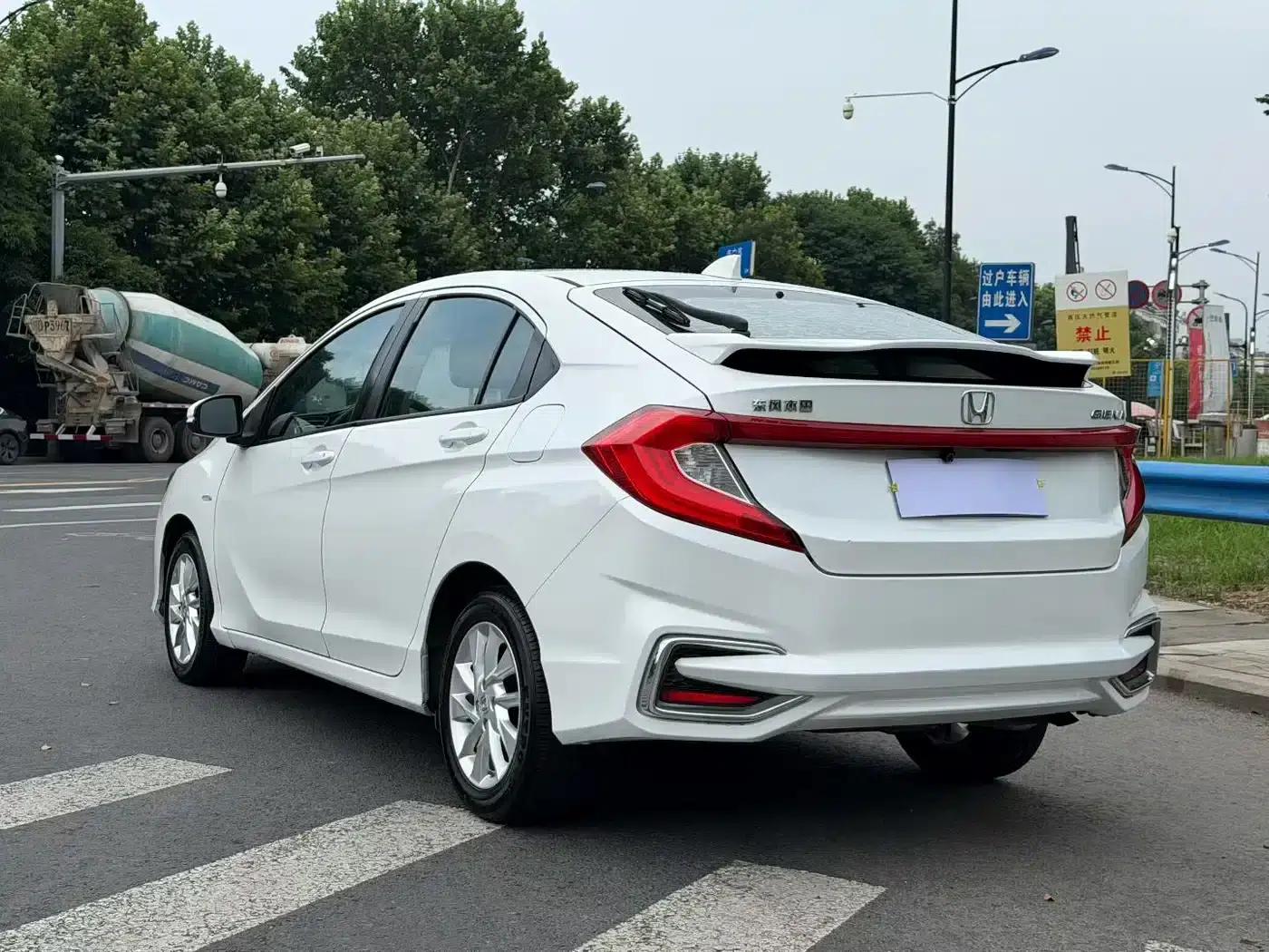 2017 Honda Crider 1.5L CVT Comfort Edition — миниатюра 5