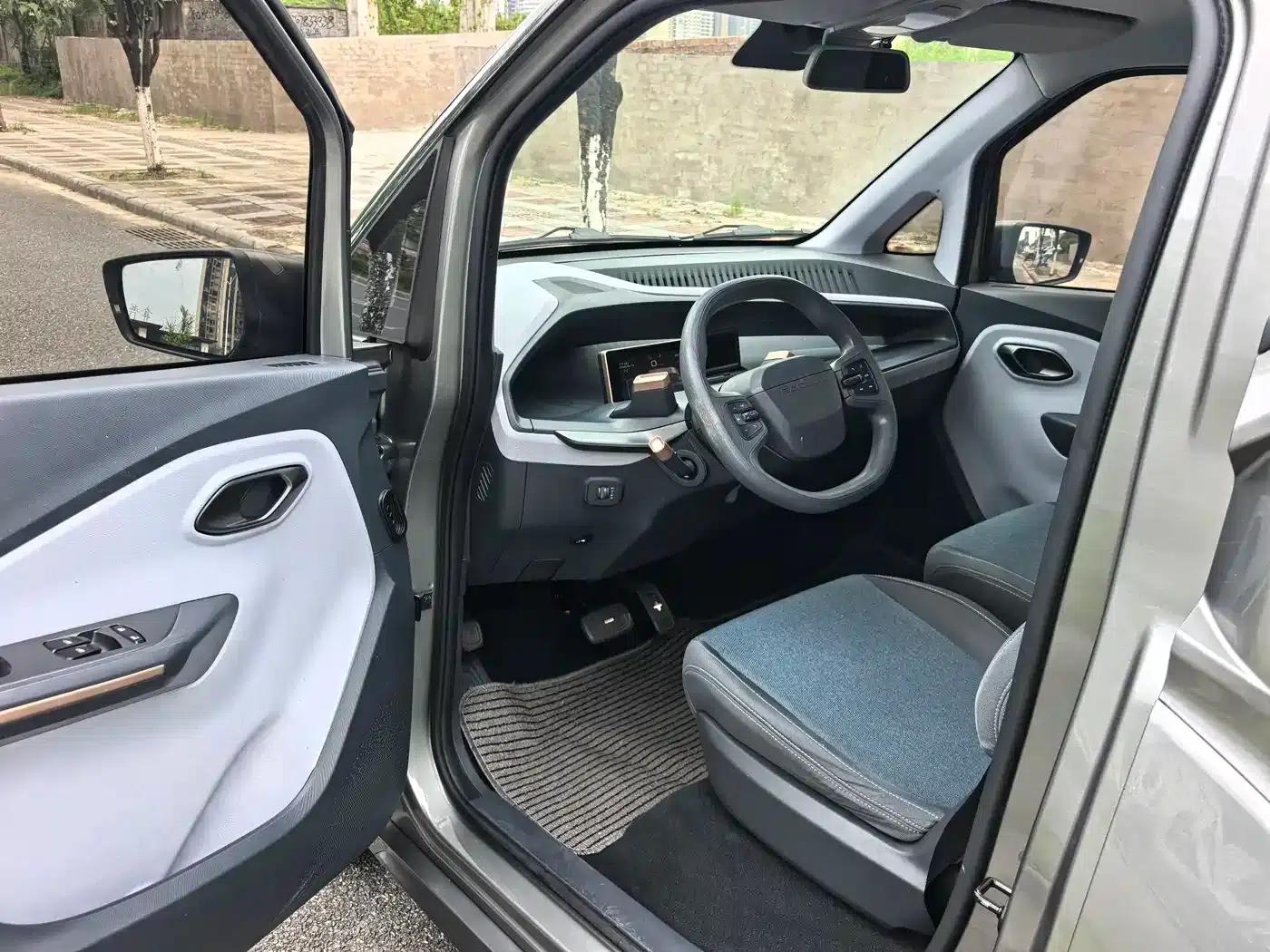 Baojun E200 2020 Model 305KM Smart Edition — миниатюра 8
