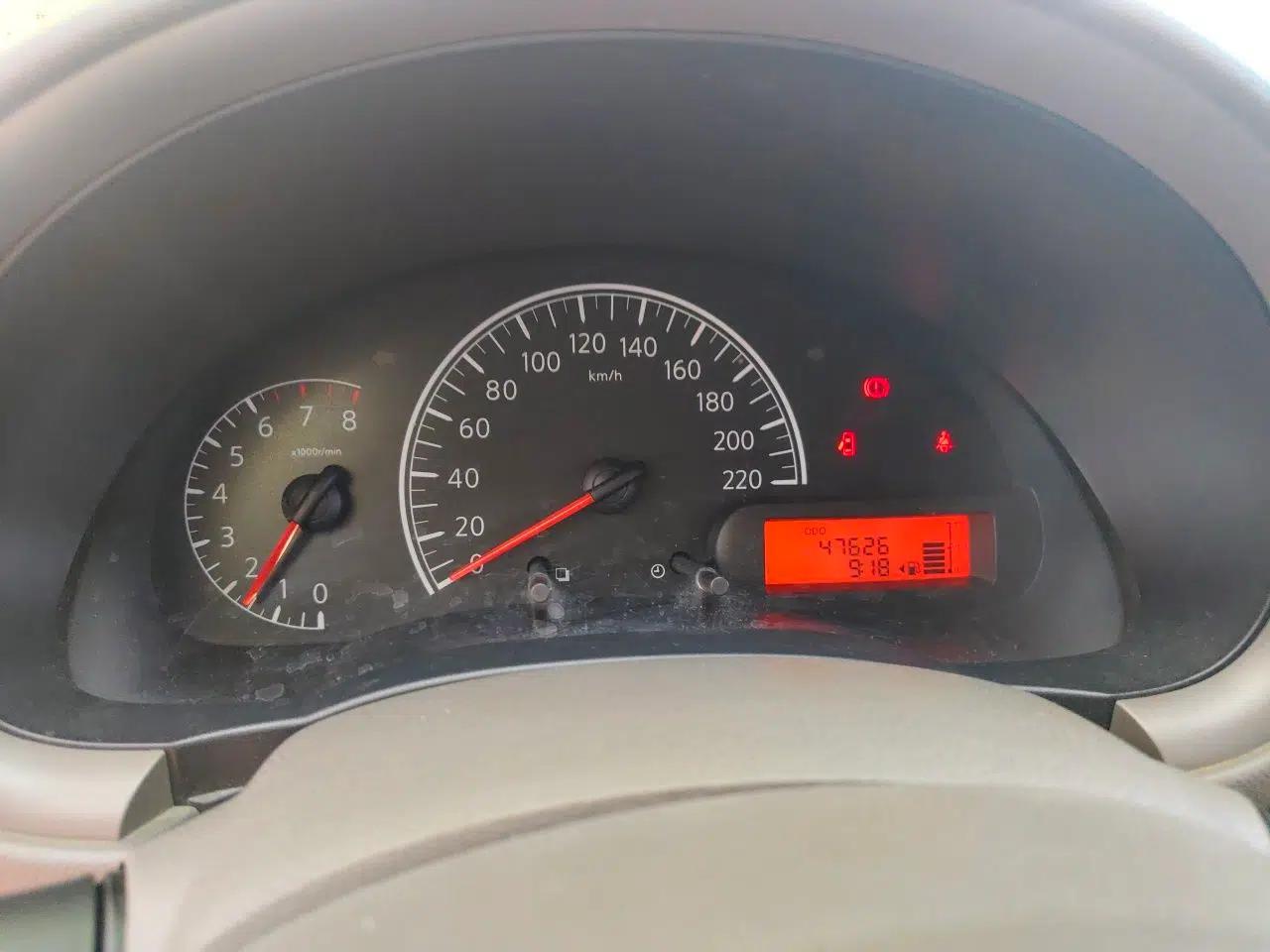 Nissan Sunny 2011 1.5XE Manual Comfort Edition — миниатюра 11