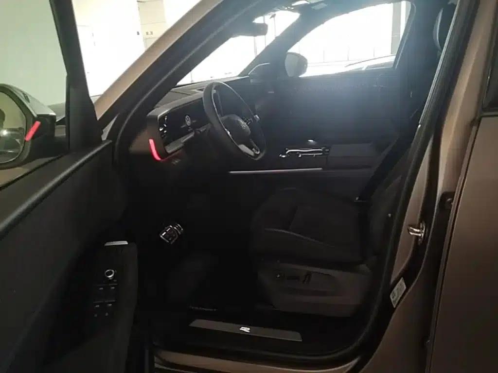 2025 Teramont Pro 450TSI 4WD Summit Edition — миниатюра 22