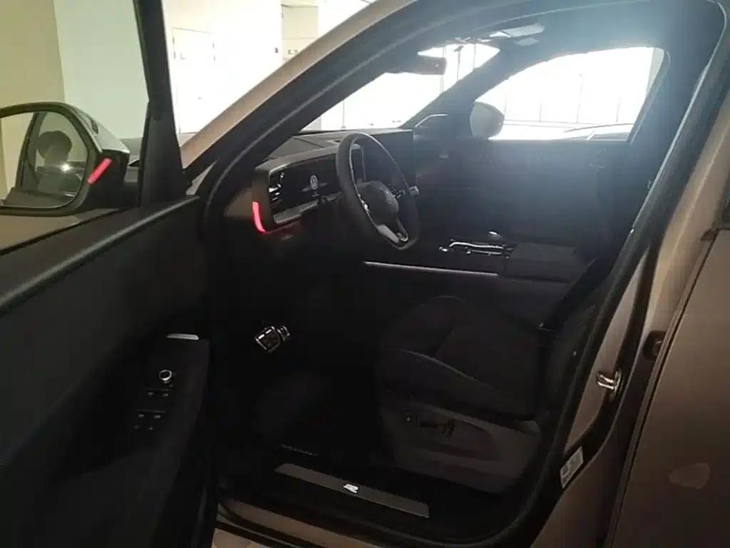 2025 Teramont Pro 450TSI 4WD Summit Edition — миниатюра 23