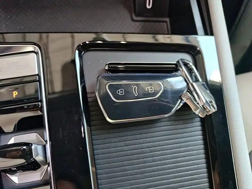 2025 Teramont X 380TSI 4WD Outstanding Edition — миниатюра 9