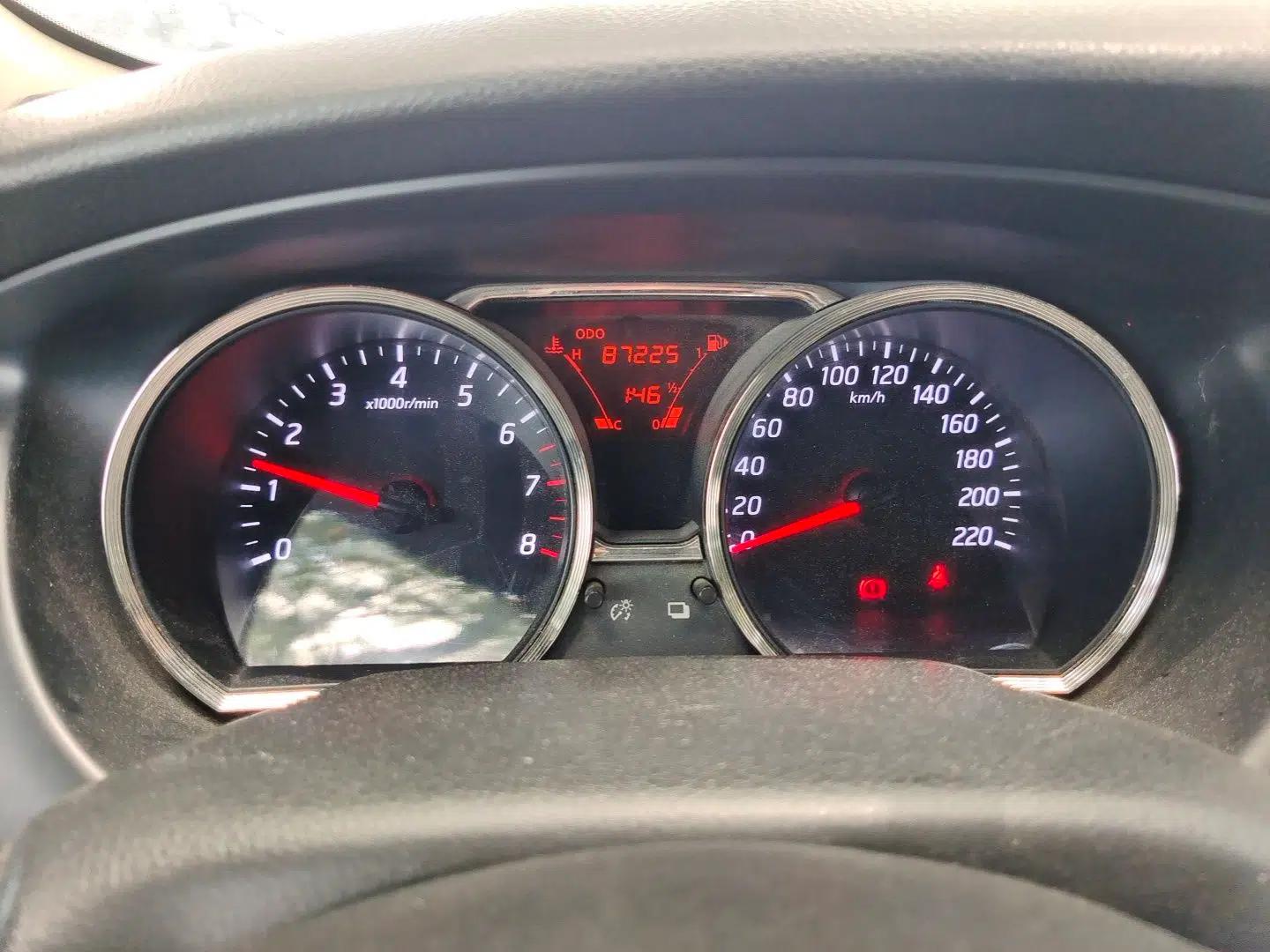 Nissan Livina 2013 1.6XE Manual Comfort Edition — миниатюра 11