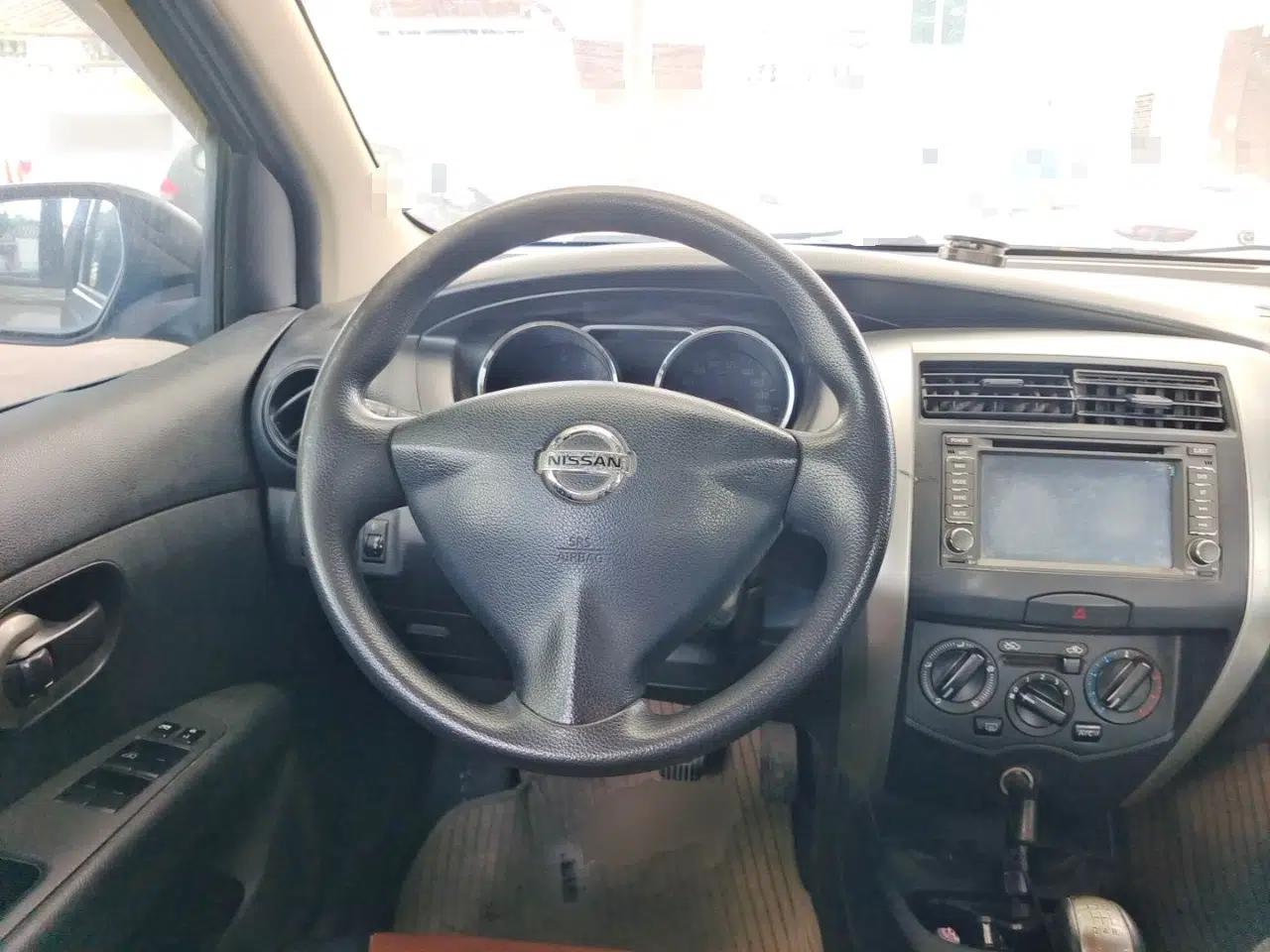Nissan Livina 2013 1.6XE Manual Comfort Edition — миниатюра 10