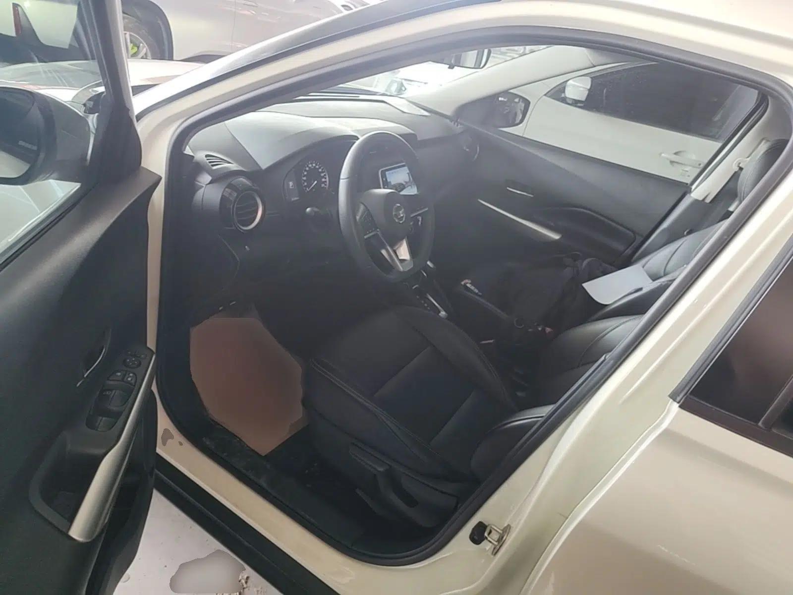 Nissan Kicks 2021 1.5L XV CVT Smart Connect Luxury Edition — миниатюра 17