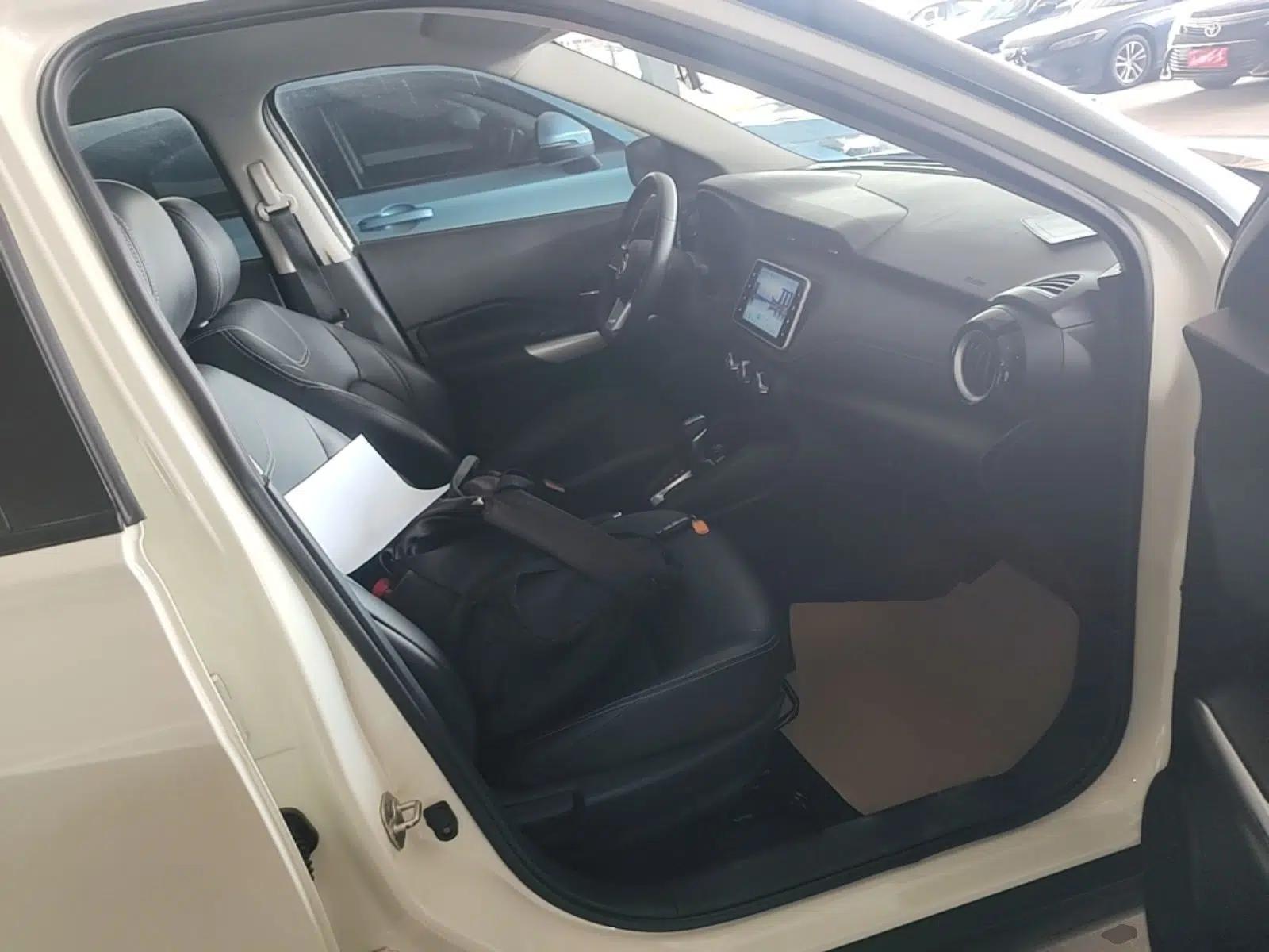 Nissan Kicks 2021 1.5L XV CVT Smart Connect Luxury Edition — миниатюра 19