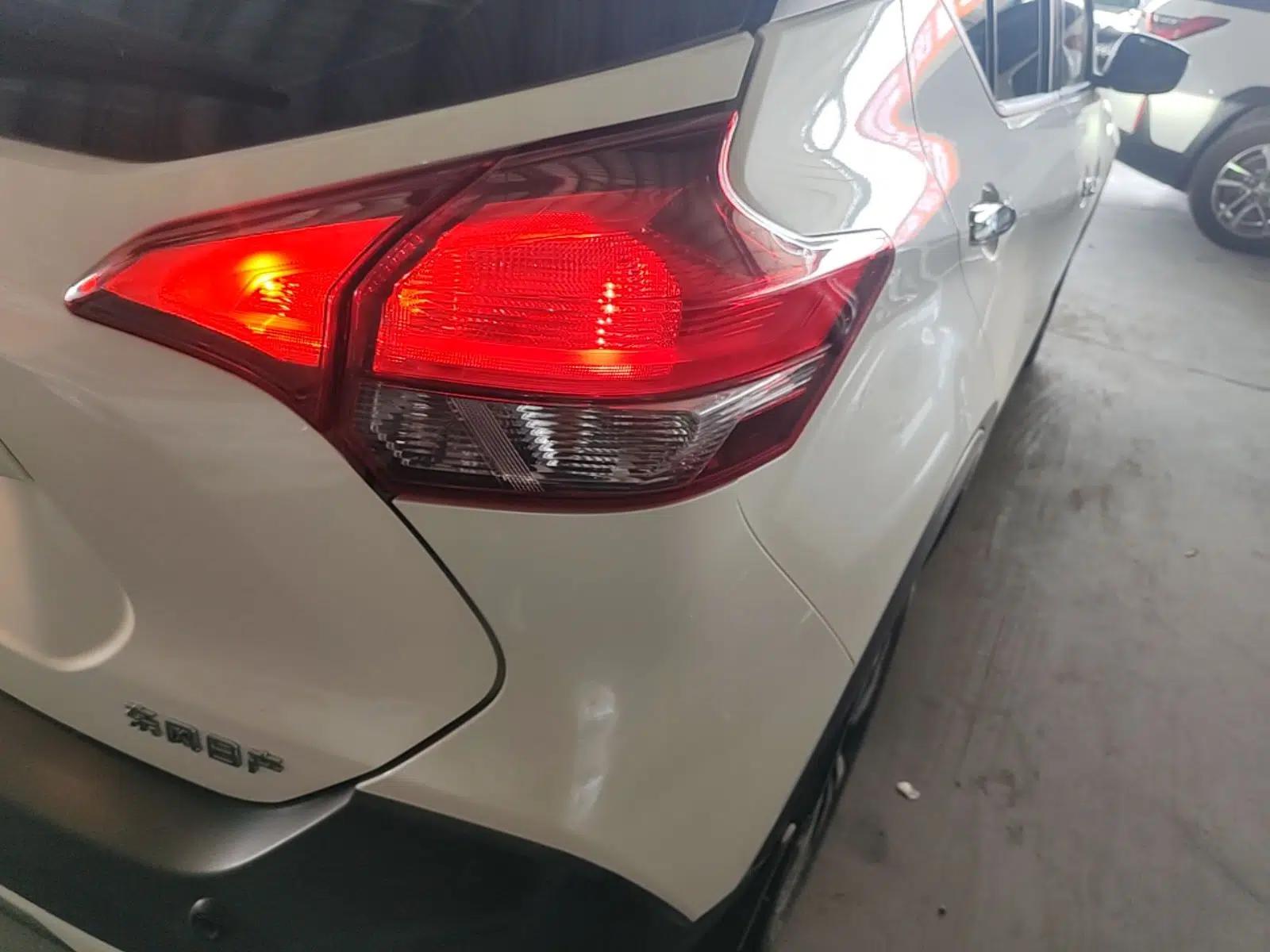 Nissan Kicks 2021 1.5L XV CVT Smart Connect Luxury Edition — миниатюра 9