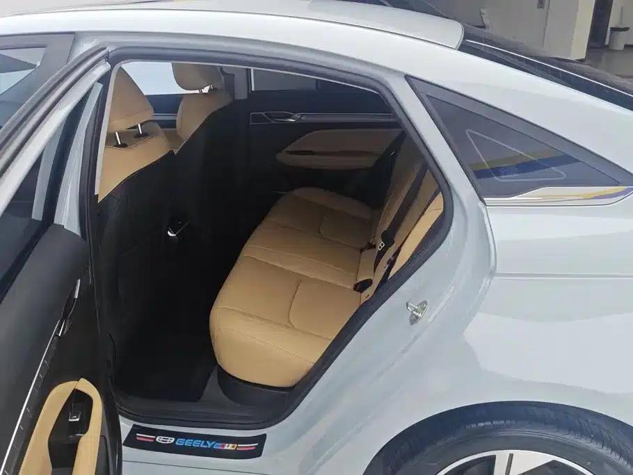 Geely Emgrand L HiP 2024 Champion Edition 1.5TD-DHT Pro 100KM Excellent Model — миниатюра 11