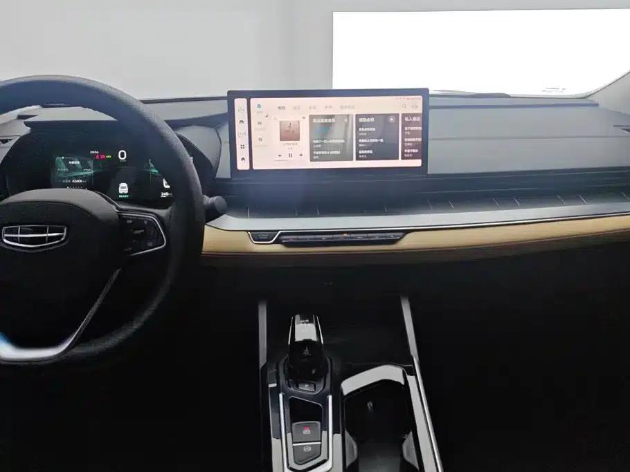 Geely Emgrand L HiP 2024 Champion Edition 1.5TD-DHT Pro 100KM Excellent Model — миниатюра 13