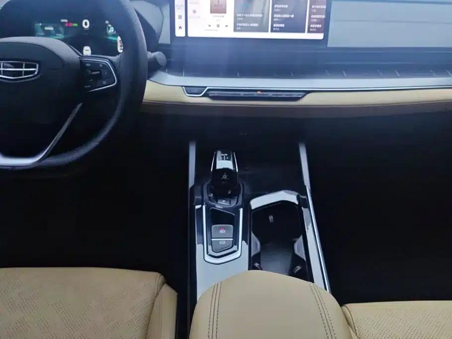 Geely Emgrand L HiP 2024 Champion Edition 1.5TD-DHT Pro 100KM Excellent Model — миниатюра 16