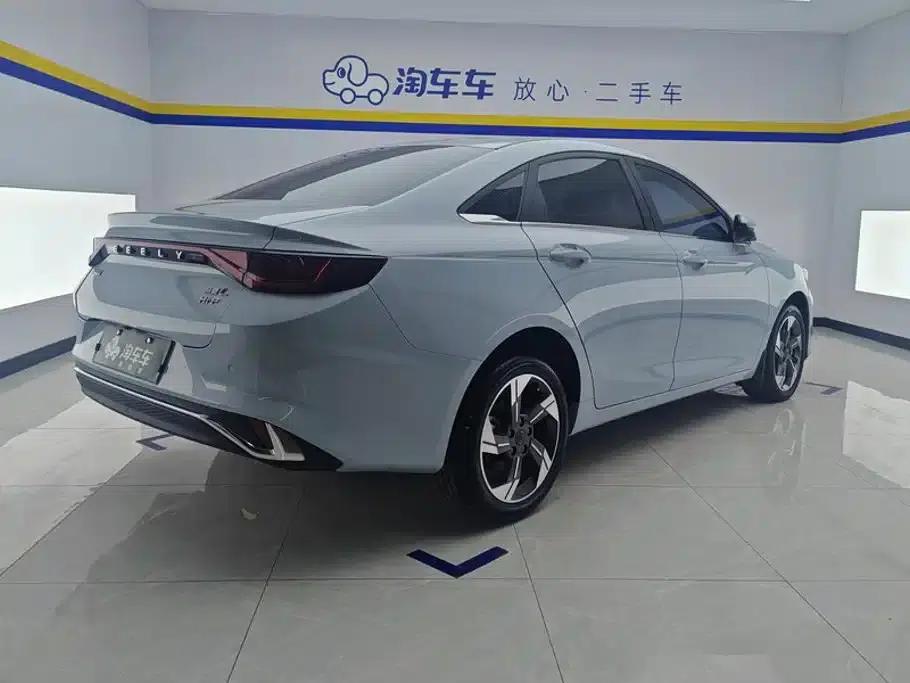 Geely Emgrand L HiP 2024 Champion Edition 1.5TD-DHT Pro 100KM Excellent Model — миниатюра 3
