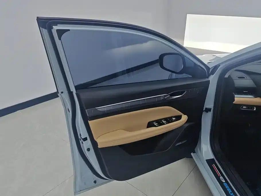 Geely Emgrand L HiP 2024 Champion Edition 1.5TD-DHT Pro 100KM Excellent Model — миниатюра 7