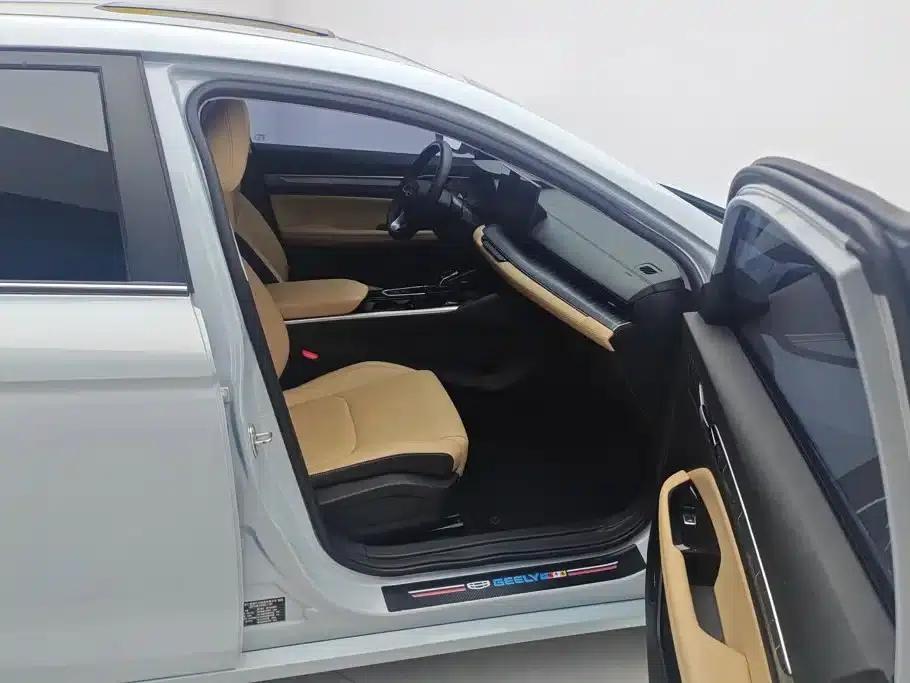 Geely Emgrand L HiP 2024 Champion Edition 1.5TD-DHT Pro 100KM Excellent Model — миниатюра 8