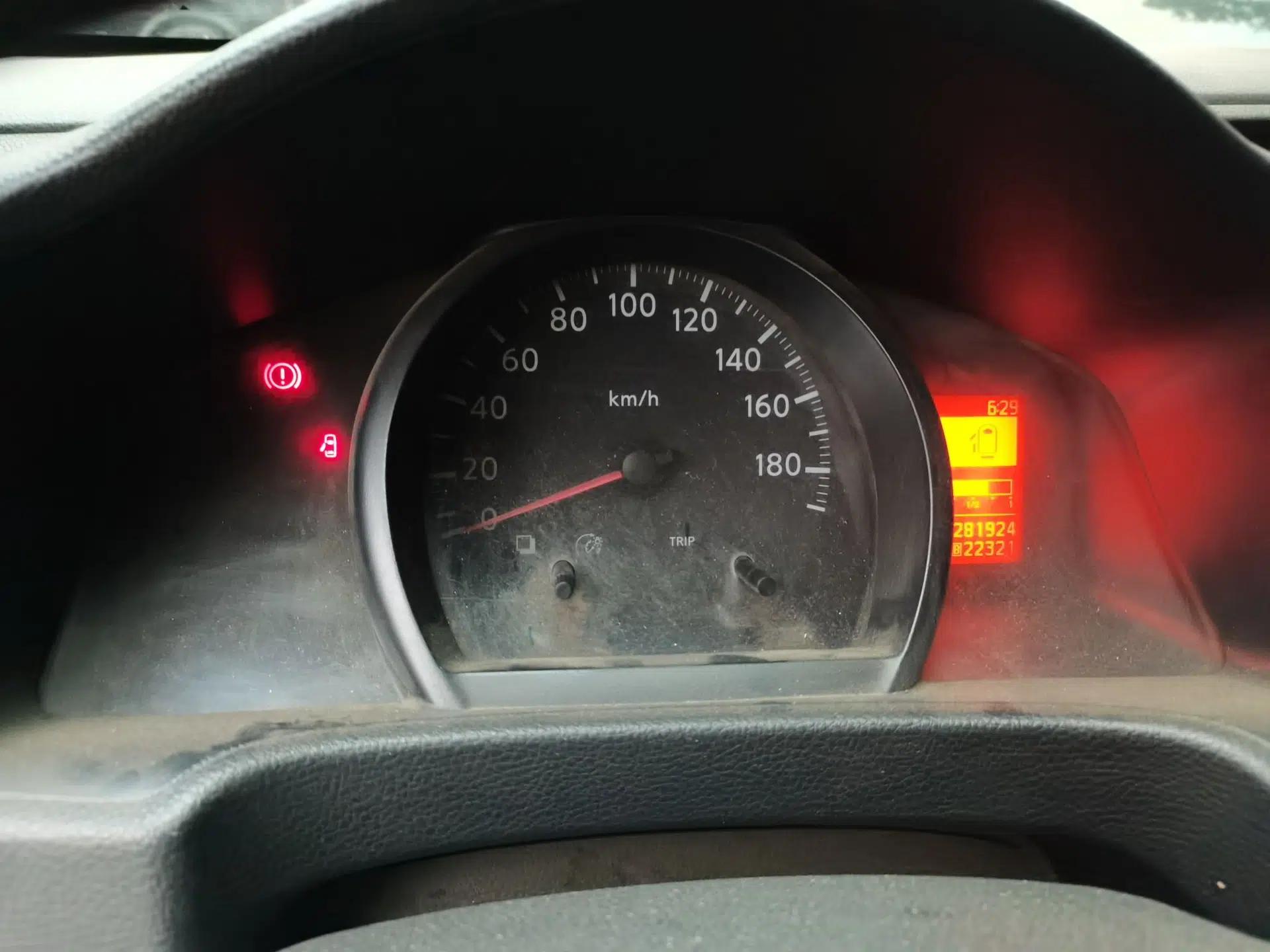 Nissan NV200 2010 1.6L Luxury Model — миниатюра 11