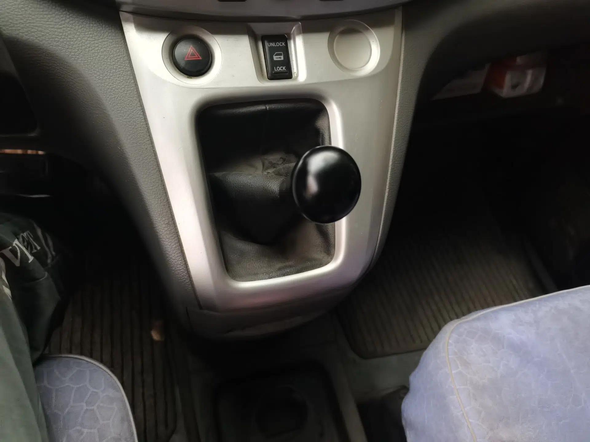 Nissan NV200 2010 1.6L Luxury Model — миниатюра 14