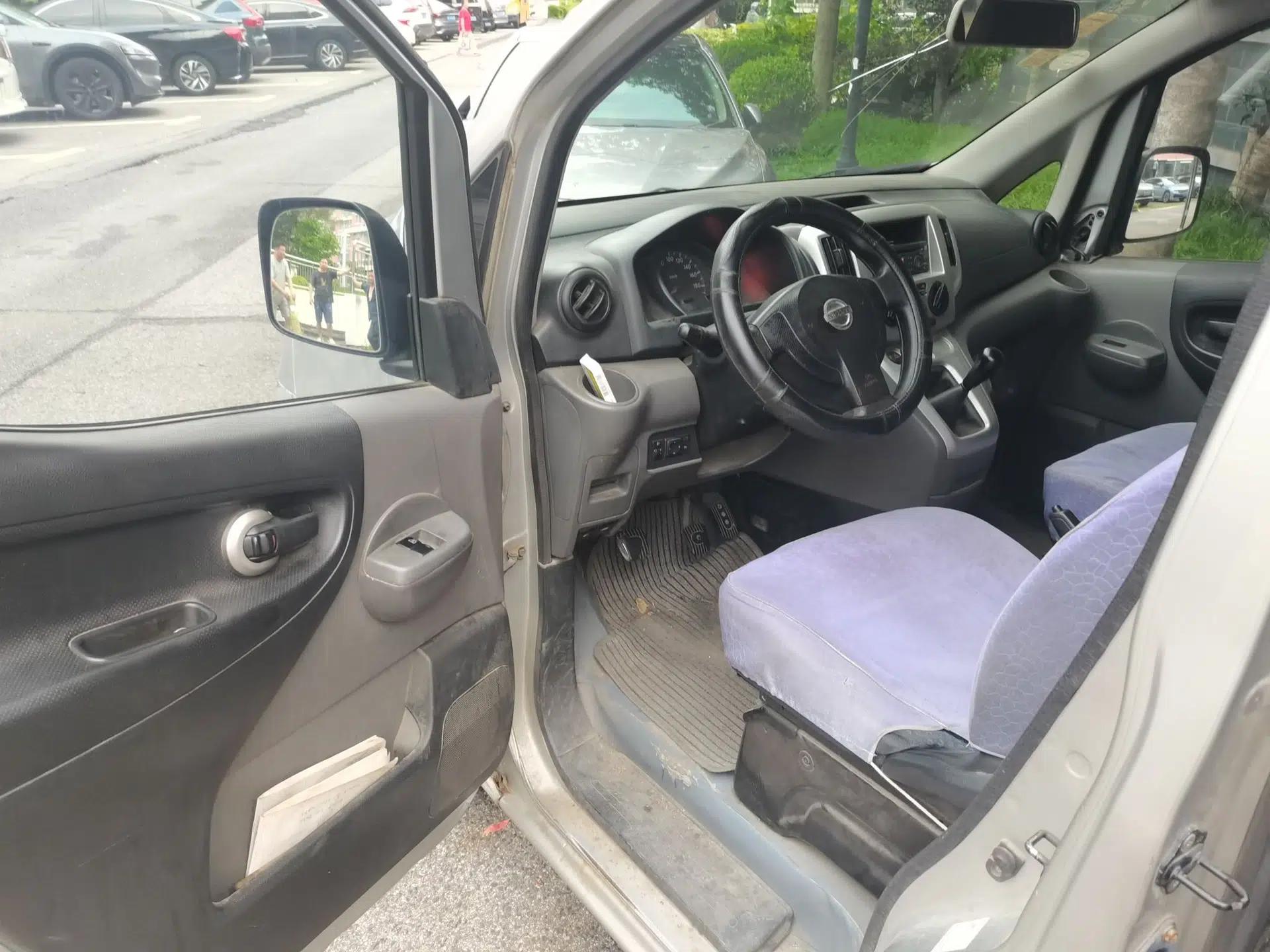 Nissan NV200 2010 1.6L Luxury Model — миниатюра 16