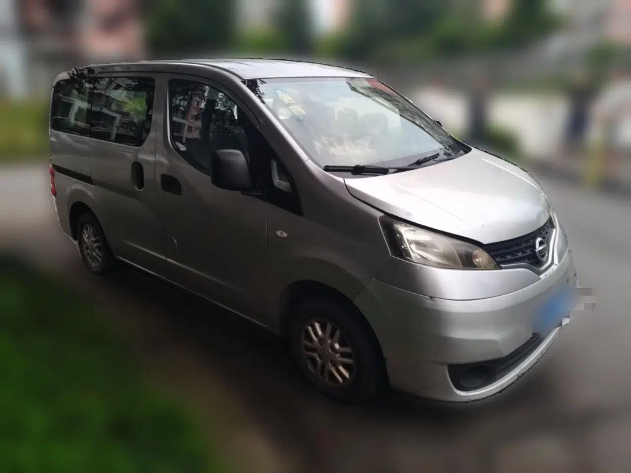 Nissan NV200 2010 1.6L Luxury Model — миниатюра 3