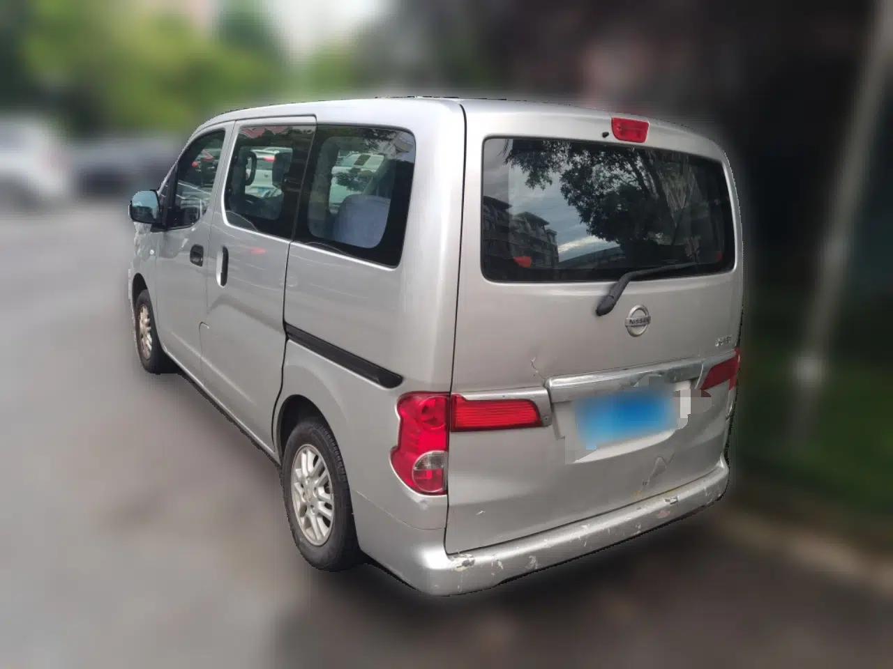 Nissan NV200 2010 1.6L Luxury Model — миниатюра 4