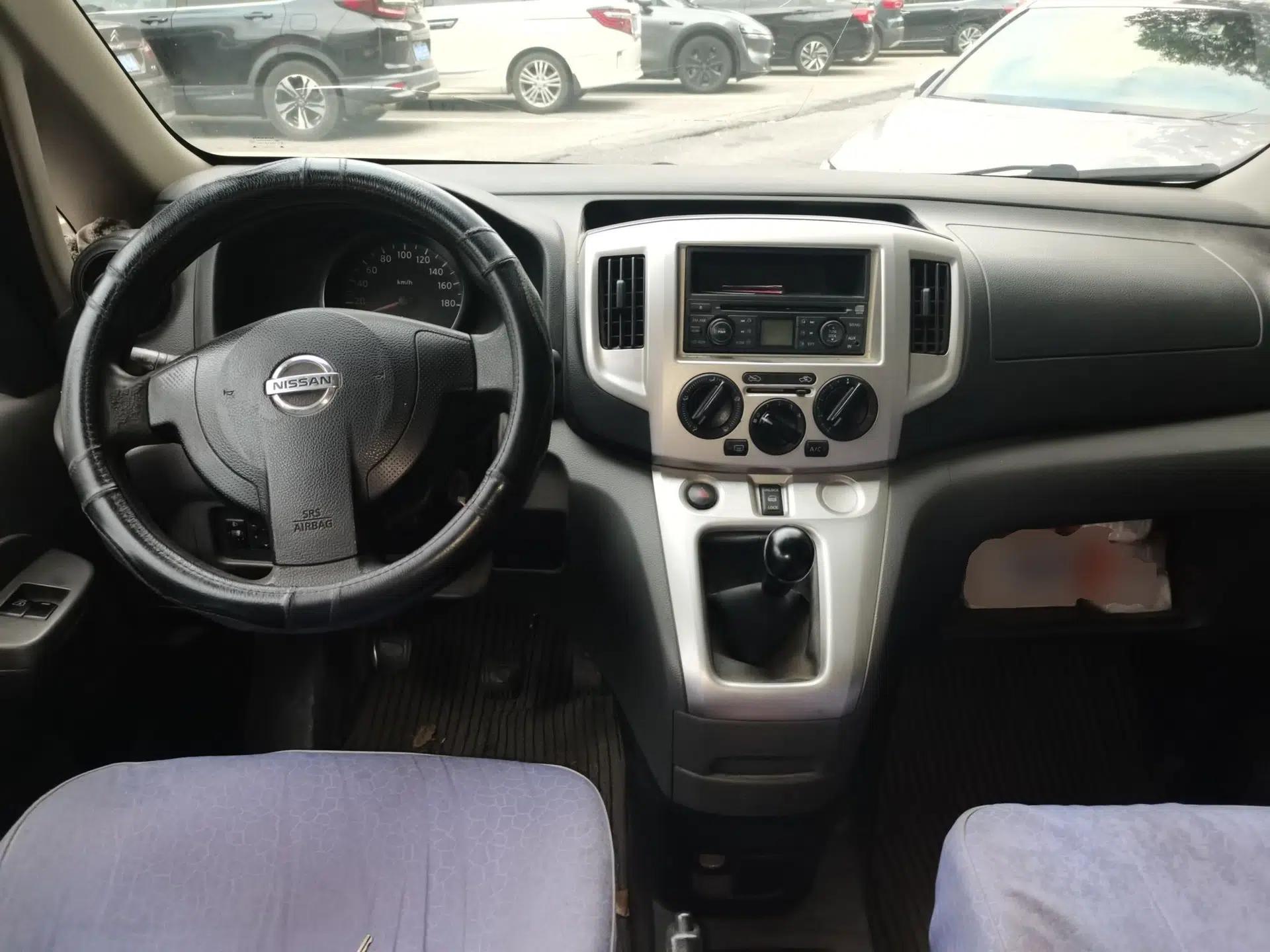 Nissan NV200 2010 1.6L Luxury Model — миниатюра 9