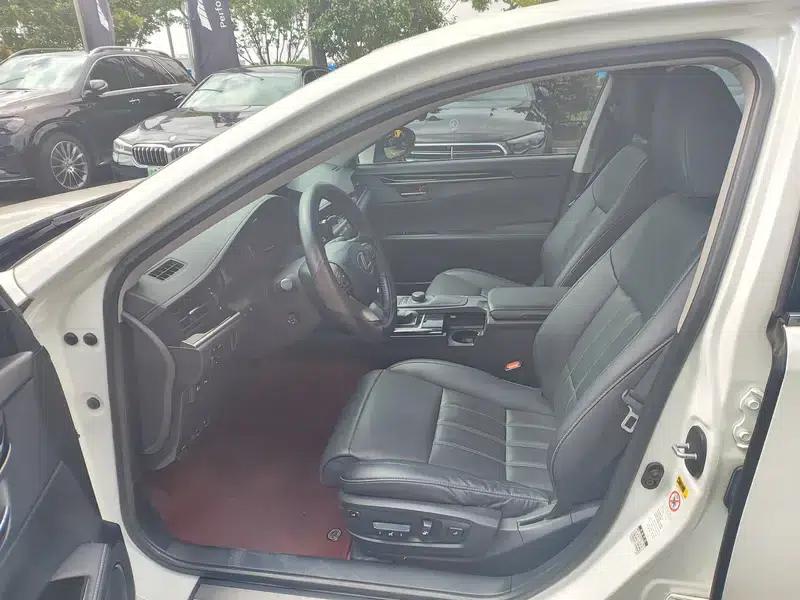 Lexus ES 2015 300h Comfort Edition — миниатюра 16