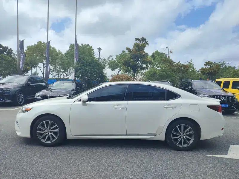 Lexus ES 2015 300h Comfort Edition — миниатюра 4