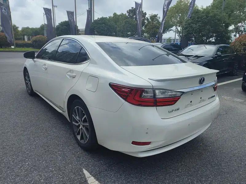 Lexus ES 2015 300h Comfort Edition — миниатюра 5
