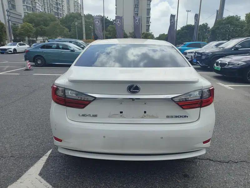 Lexus ES 2015 300h Comfort Edition — миниатюра 6
