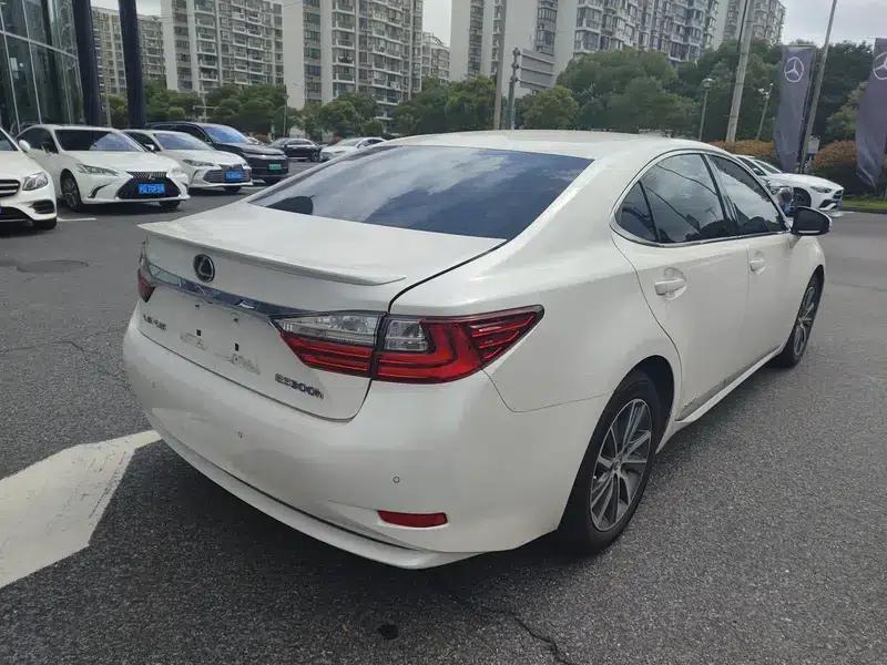 Lexus ES 2015 300h Comfort Edition — миниатюра 7
