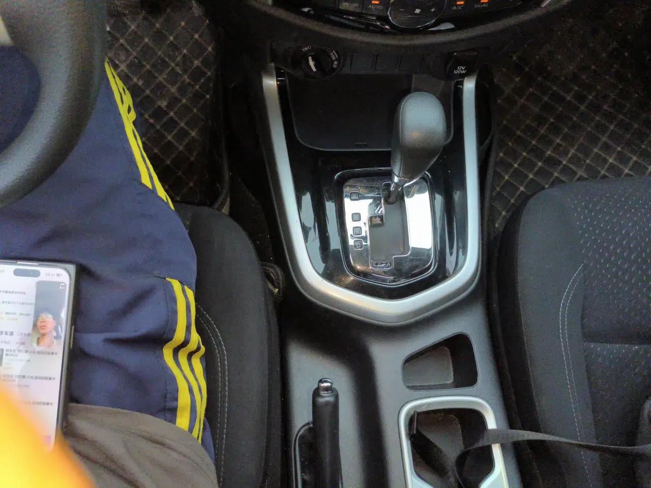 Nissan Navara 2017 2.5L Automatic 4x4 Luxury Edition QR25 — миниатюра 14