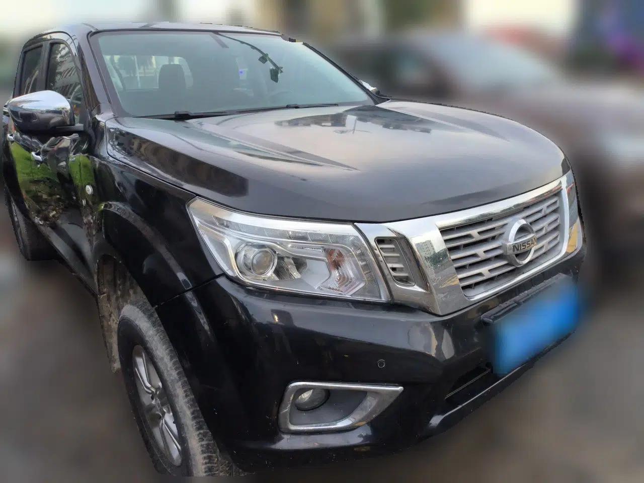 Nissan Navara 2017 2.5L Automatic 4x4 Luxury Edition QR25 — миниатюра 3