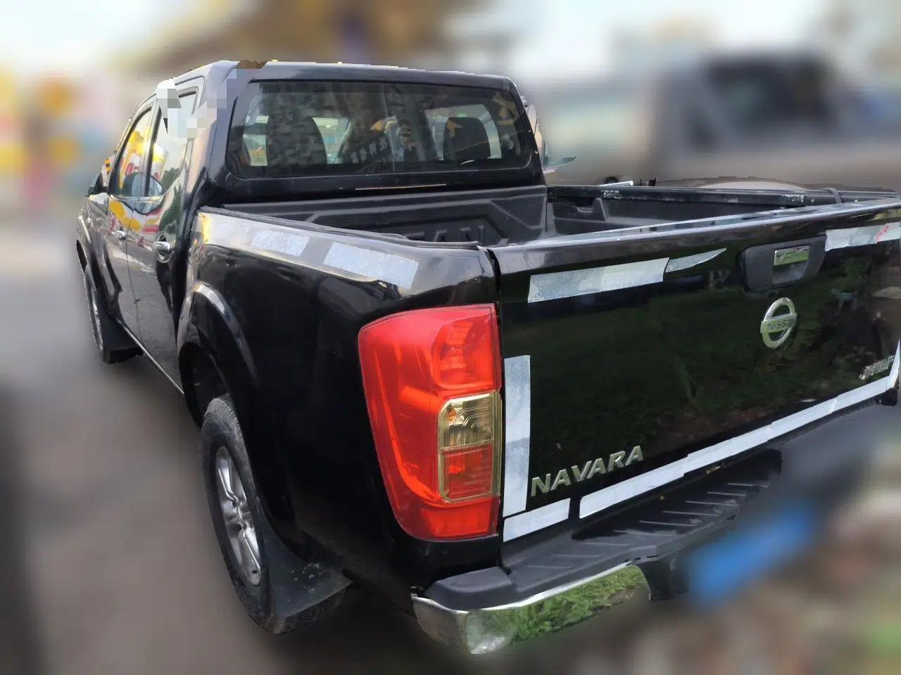 Nissan Navara 2017 2.5L Automatic 4x4 Luxury Edition QR25 — миниатюра 4