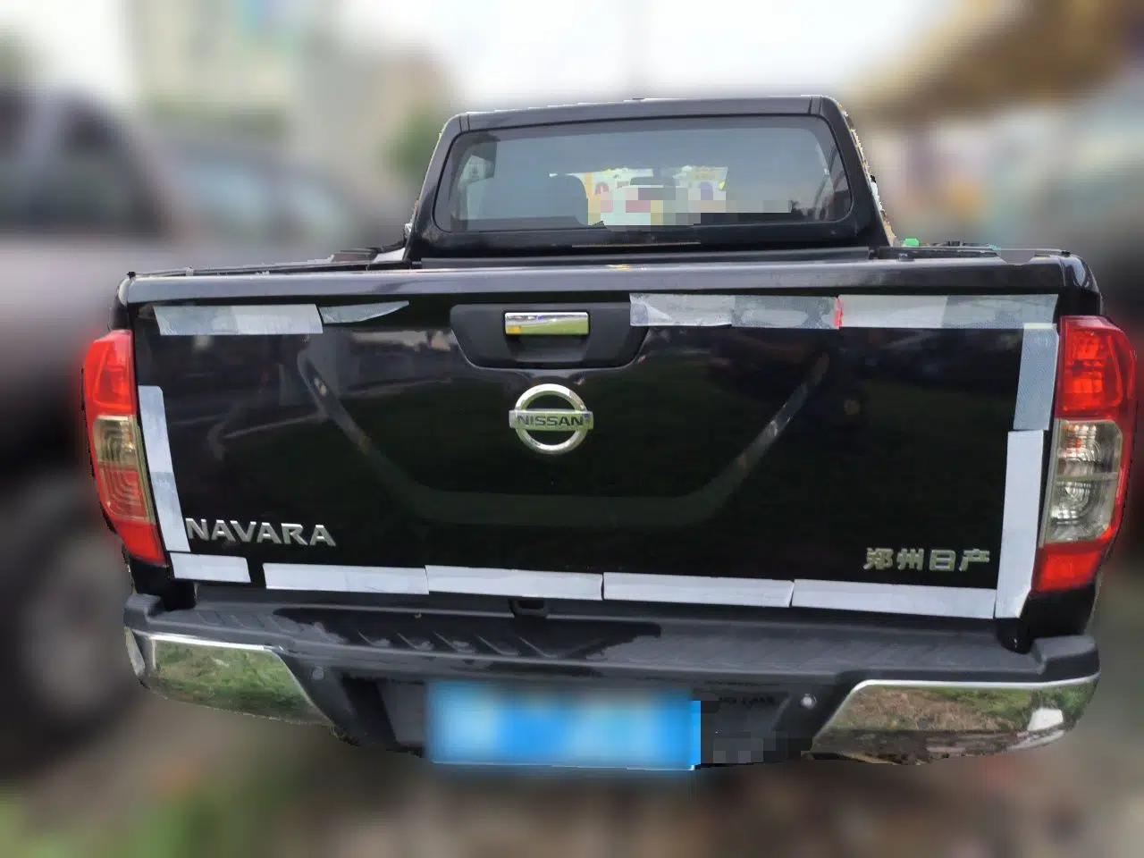 Nissan Navara 2017 2.5L Automatic 4x4 Luxury Edition QR25 — миниатюра 5