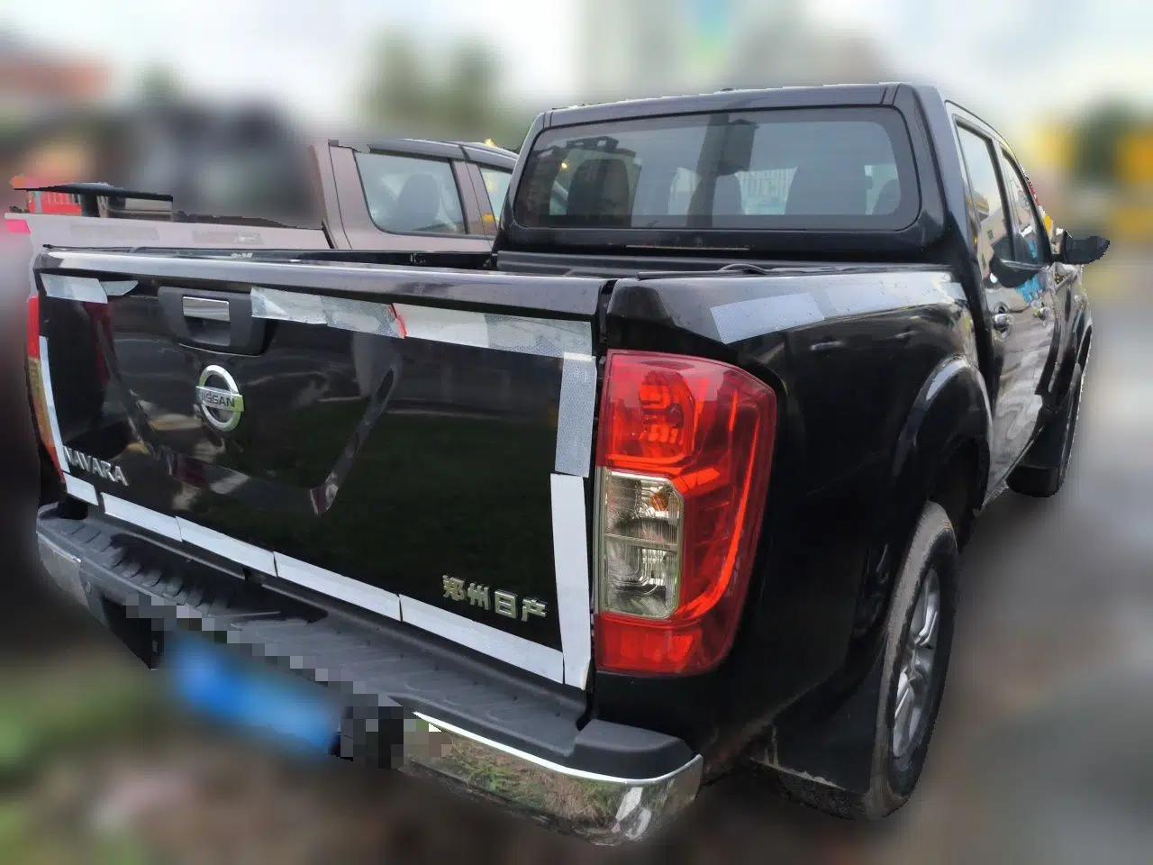 Nissan Navara 2017 2.5L Automatic 4x4 Luxury Edition QR25 — миниатюра 6