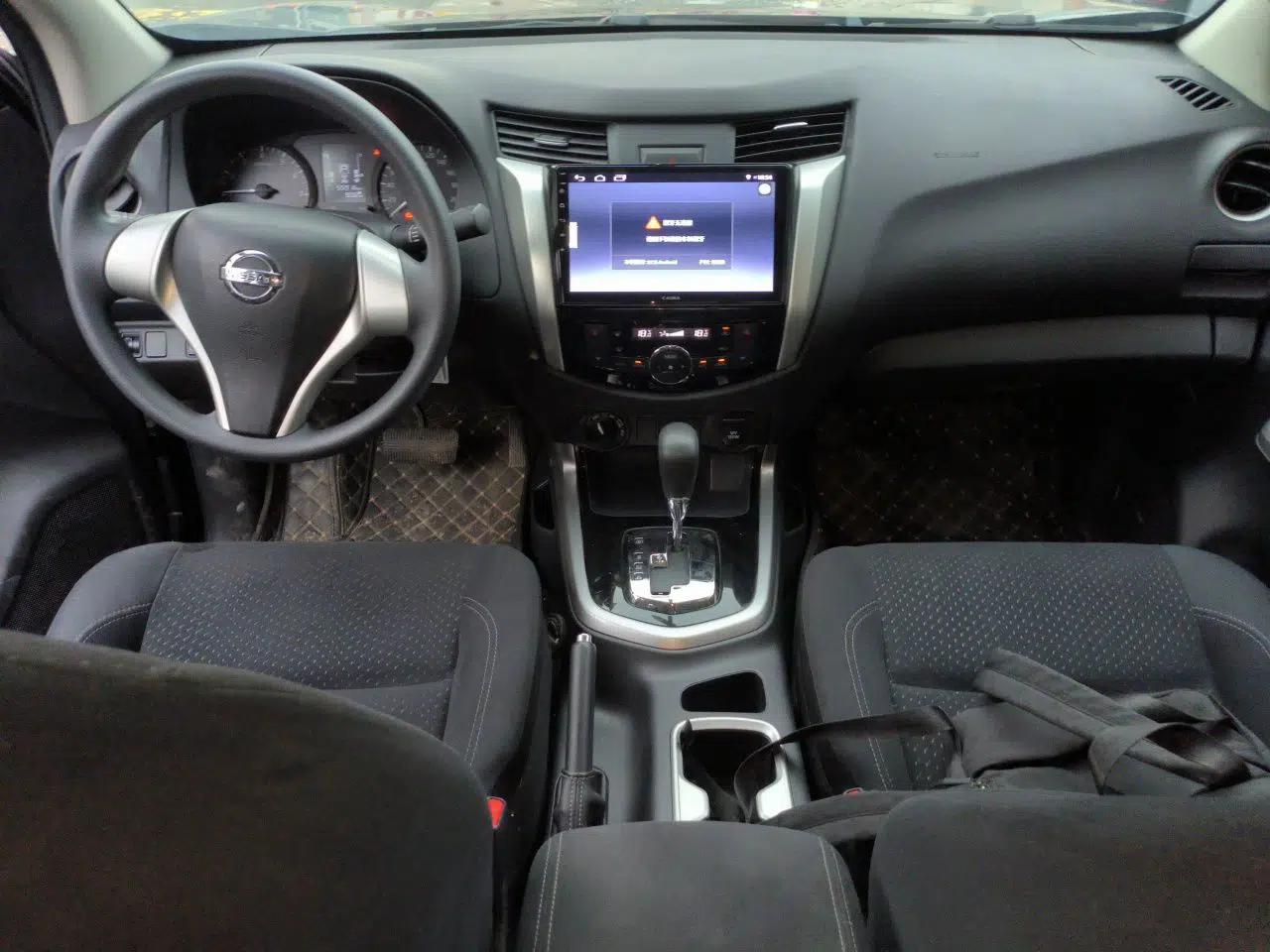 Nissan Navara 2017 2.5L Automatic 4x4 Luxury Edition QR25 — миниатюра 9