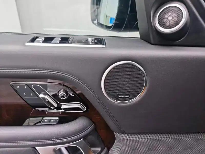 Range Rover 2021 3.0 L6 Legendary Long Wheelbase Classic Edition — миниатюра 12
