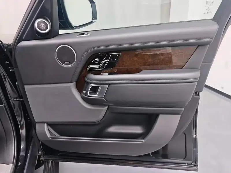 Range Rover 2021 3.0 L6 Legendary Long Wheelbase Classic Edition — миниатюра 13
