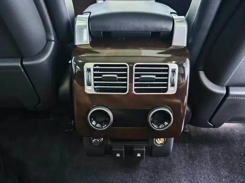 Range Rover 2021 3.0 L6 Legendary Long Wheelbase Classic Edition — миниатюра 16