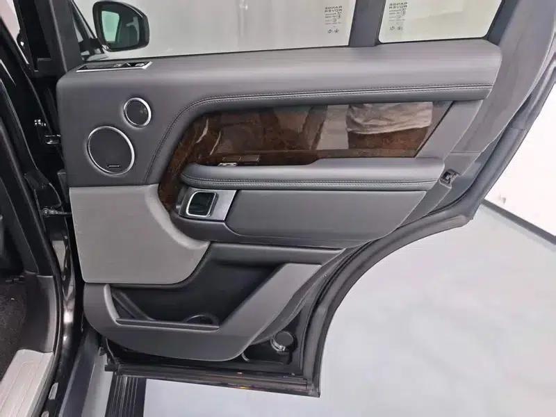 Range Rover 2021 3.0 L6 Legendary Long Wheelbase Classic Edition — миниатюра 17
