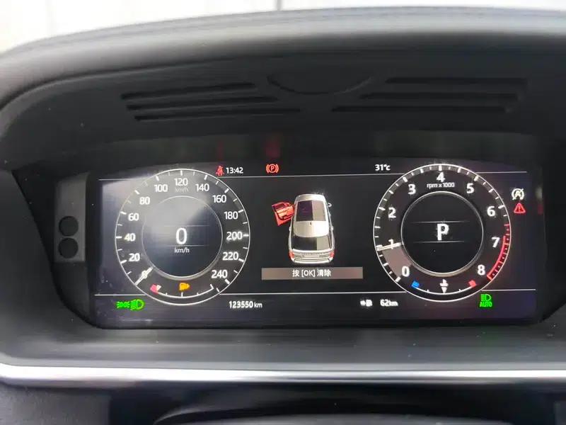 Range Rover 2021 3.0 L6 Legendary Long Wheelbase Classic Edition — миниатюра 19
