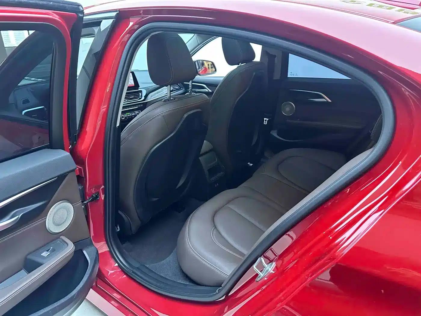 BMW 1 Series 2021 Facelift 120i M Sport Shadow Edition — миниатюра 10